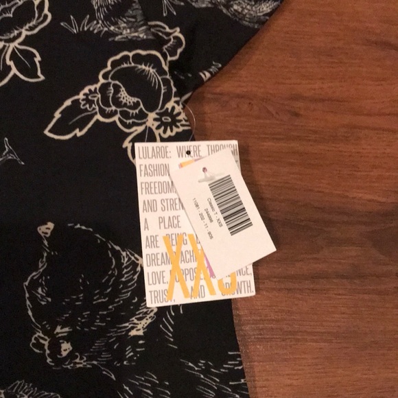 NWT LULAROE CLASSIC T - Picture 2 of 4